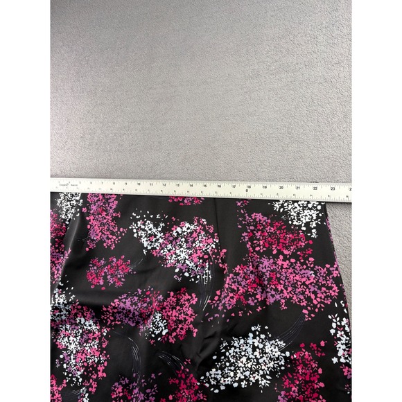 Lane Bryant Black Floral Print Pencil Skirt Size 24 - Picture 3 of 10